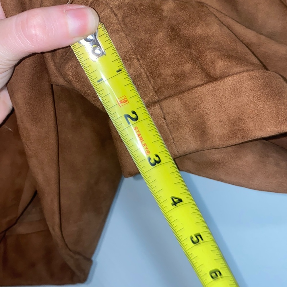 🪿Adorable brown leather shorts! - Picture 8 of 9